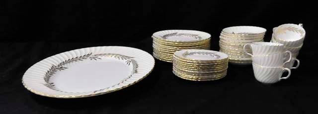 Group lot of 46 pieces Minton porcelain: Group lot of 46 pieces Minton porcelain