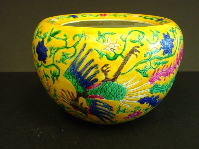 Yellow ground Famille Rose pen washer: With mark on the bottom, Ming Hong Zhi. Approx. 4" H x 5" Diam. Please read our terms of sale.