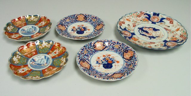 Group lot of 5 Imari plates: Including: 2 pair plates with scalloped approx. 8" & 8.5" . 1-12" Diam, plate. From the estate of prominent antique collector from Brooklyn Heights, NY. Please read our terms of sale.