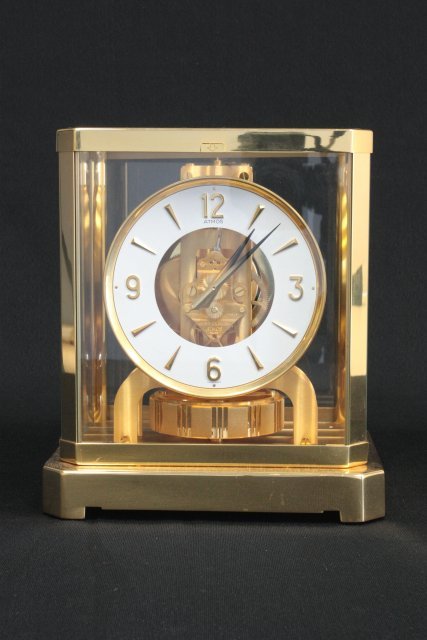 Le Coultre Atmos clock: 5584/2 Approx. 9" H x 7" W. Please read our terms of sale.