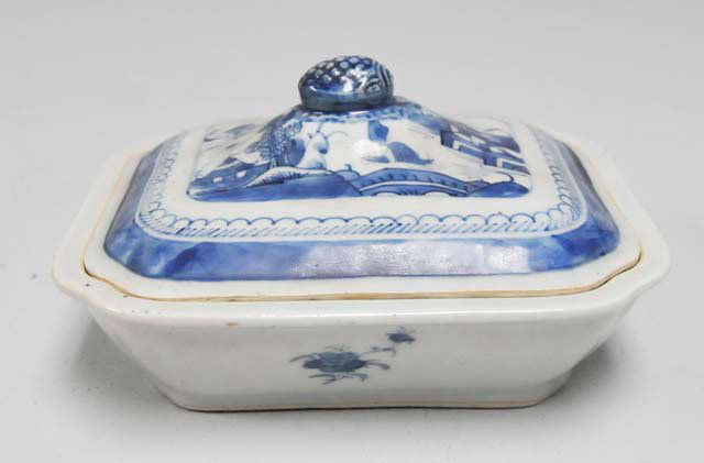 19th c. Chinese Canton ware covered casserole: Approx. 10" x 8" x 4" H. Please read our terms of sale.