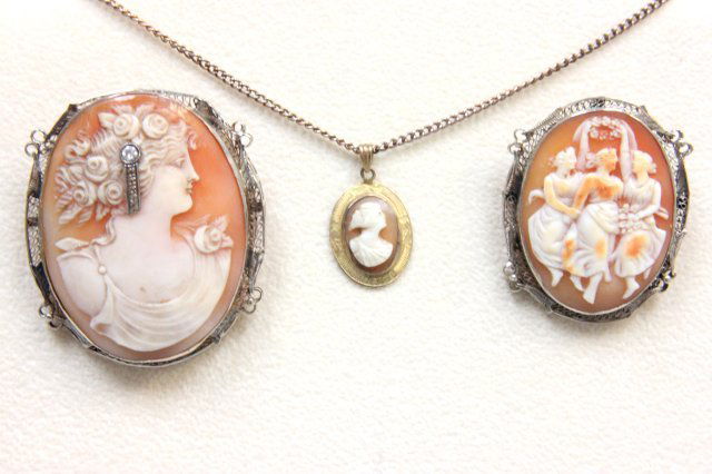 3 Cameos depicting "Woman": Gold & diamonds. Please read our terms of sale.