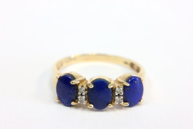 14kt. gold and blue lapis ring with diamond chips: Edwardian style. Approx. 1.8 dwt.