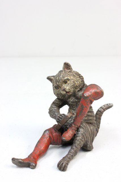 Cold patinated Vienna bronze "Cat Cleaning Boots": Fabulous Reproduction of 19th c. cold patinated Vienna bronze "Cat Cleaning Boots". Later casting. Approx. 3.5" x 4".