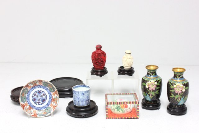 Group lot of Chinese items: Including: 5 wooden stands, painted egg, pair cloisonne vases on stands (approx. 4" H), 2 snuff bottles, blue and white cup & small dish.