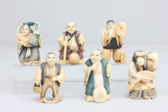 6 carved bone Netsuke figures: Including 1 Kubuki, all artist signed. From a Middletown, NJ collection.