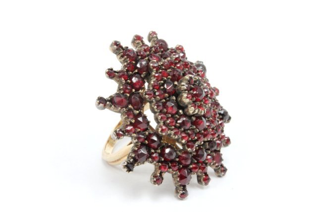 Ladies garnet ring in 14kt gold setting: Ladies garnet ring in 14kt gold setting