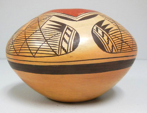 Pueblo pottery bowl signed Fannie Nampeyo: Pueblo pottery bowl signed Fannie Nampeyo. Approx. 4.75" H. Provenance: Common Ground, NYC.