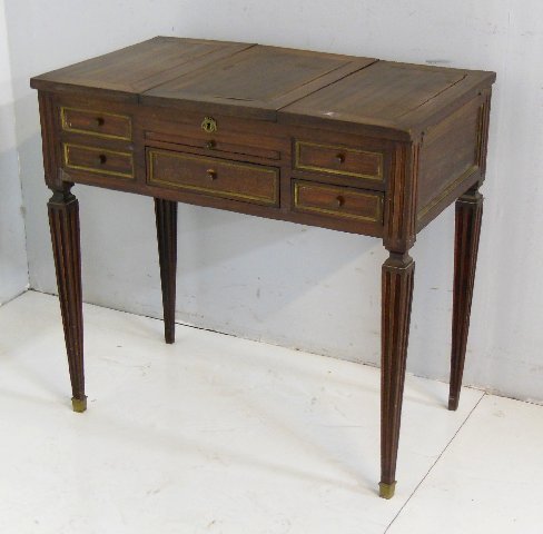 18th c. mahogany mirrored vanity table: Approx. 28" H x 17.5" D x 29.5" W.