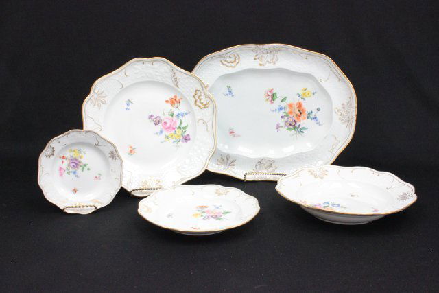 Meissen porcelain dinnerware set service for 6: Including: 6- dinner plates, 1 as is (big chip). 6- Soup bowls. 6- Cake plates. 6- Dessert plates. 1- Tray. Floral design.