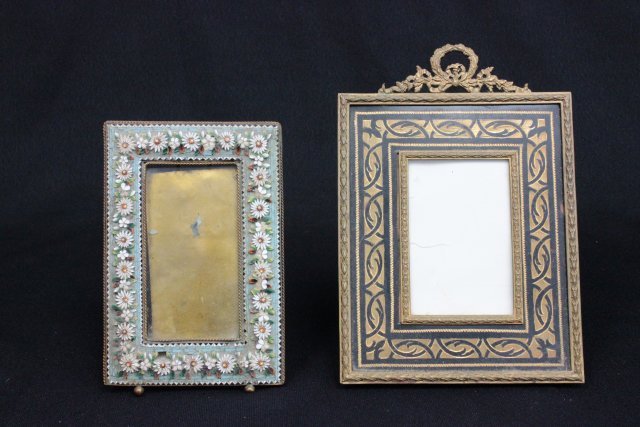 2 Picture frames