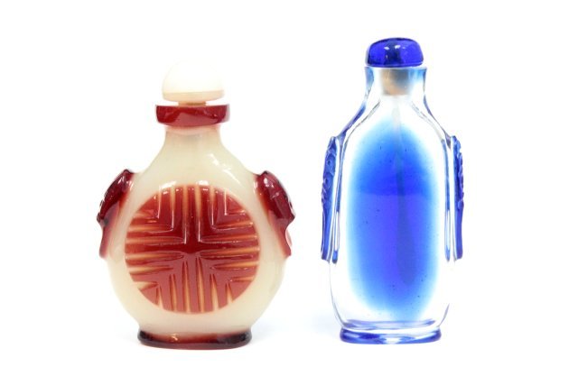 2 snuff bottles