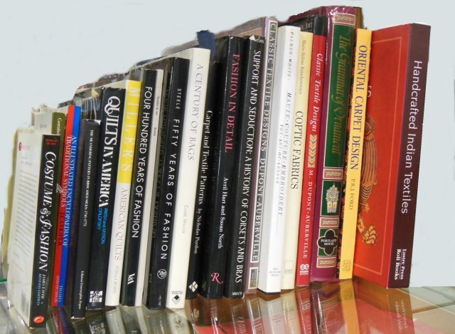Group lot of Books: Approx. 20 books. Including: Handcrafted Indian Textiles, Oriental Carpet Design P.R.J. Ford, Fashion in Detail Avril Hart & Susan North, A Century of Bags C. Wilcox, Carpet and Textile Patterns by N.