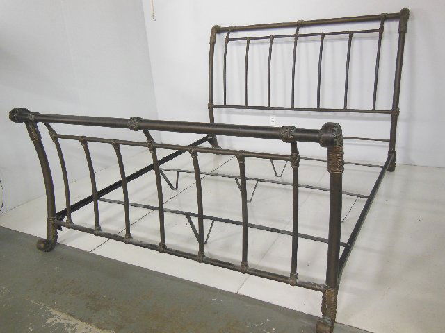 King size iron scroll design bed: King size iron scroll design bed