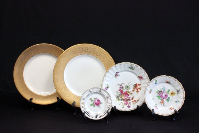 38 Dinner & Luncheon Plates.: Some Bavarian