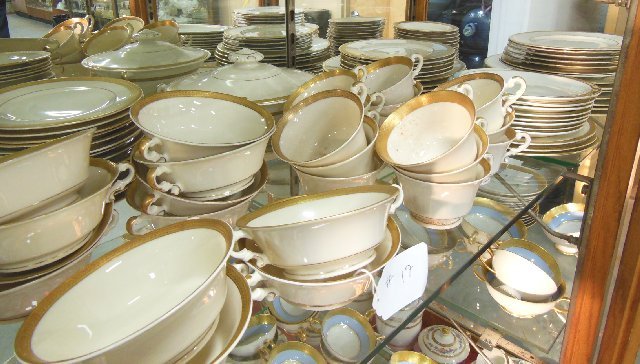 Syracuse old ivory Diane dinner service: 15 dinner, 20 dessert, 15 saucers, 15 cups, 15 under plates, 12 boullion