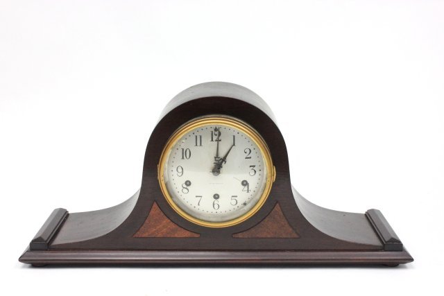 Seth Thomas mantle clock No. 124: Westminster Chime - With walnut inlay. Time strike, eight day. Needs to be cleaned. Cabinet & face in excellent condition. Provenance: By Family Descent.