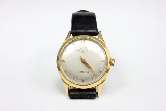 18kt gold vintage Gruen men's wristwatch: Automatic movement, 23 jewels, case is 36mm, not including stem.