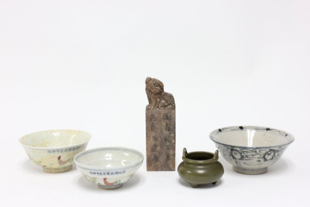 Group lot of 5 Chinese pieces: 3- Chinese bowls, approx. 6" Diam x 2 5/8", 5 1/2" Diam x 2 1/4", 4 3/4" Diam x 2". 1- Teadust censer, approx. 2.5" x 3". 1- Soapstone carved stamp depicting "Seated Foo Dog", approx. 7" H.