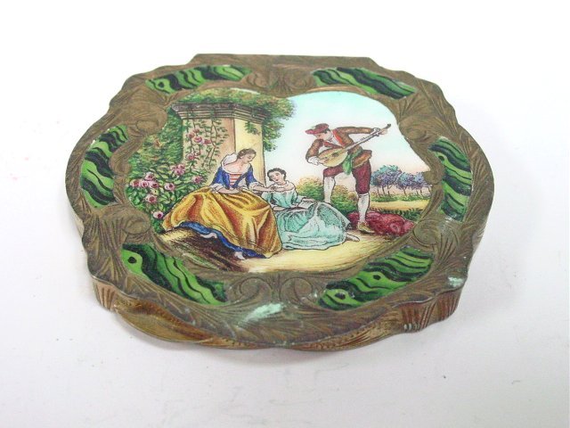 800 silver & enamel Italian compact: Depicting "Couple being Serenaded by Mandolin". Approx. 2 3/8" x 2 5/8".