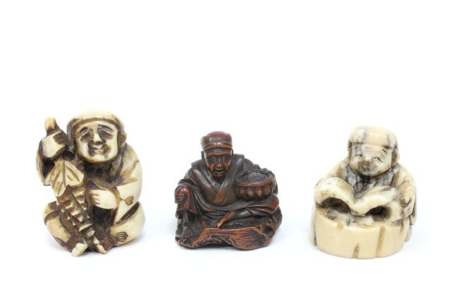 3 Netsuke seated men: Depicting 1 reading, 1 with leaf, 1 dark with basket. From Brooklyn, NY estate.