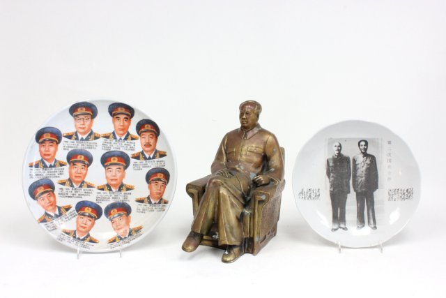 Bronze sculpture of "Chairman Mao": Along with 2 Chinese plates, approx. 11.5" D & 14" D.