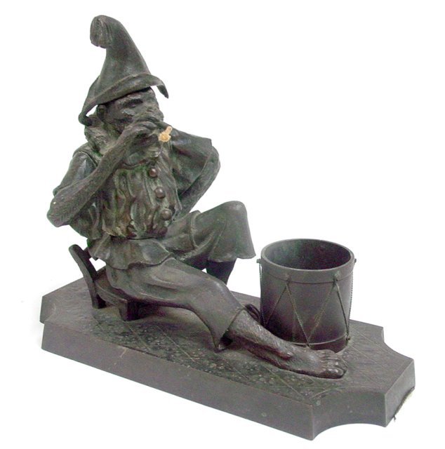19th c. Continental bronze monkey oil lamp: From the Estate of Chris Peckham. Approx. 9.5" H, slight staining.