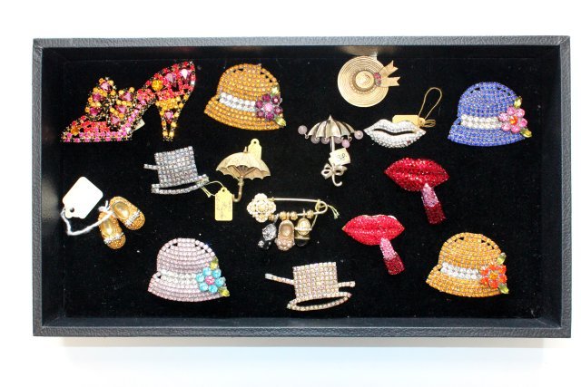 Beautiful Ciner & Pre-war brooches: Including hat and lip shaped pins. Approx. 14 pieces. From the estate of Anita Stern, owner of This-N-That antiques store, NYC.