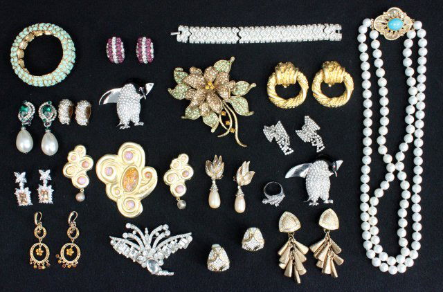 Costume jewelry lot: Including: Ciner, Kramer, Donald Stannard, Lisa Gerard E. Yosca, Christian Dior, B.E. Cook London. Approx. 31 pieces total.