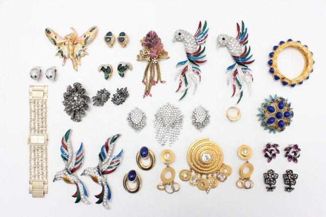 Costume jewelry lot: Including: Janus, Carolee, Eisenberg, Anne Klein, Joseph Mazur, vintage Kenneth Lane and Nolan Miller. Approx. 30 pieces total.