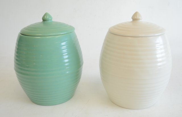 2 Bauer ringware pattern cookie jars: 1 green and 1 white.