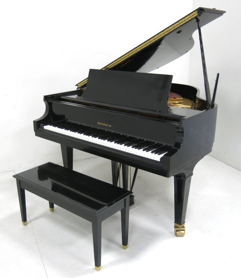 Baldwin baby grand piano & bench: Black lacquer. M 290254. Approx. 62" L x 58" W x 38.5" H. (3424) Light surface scratches.