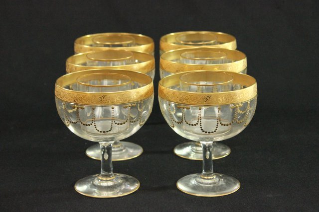 6 Shrimp cocktail glasses with inserts: Gold highlight inserts. Approx. 5.5" H x 4 2/3" W.