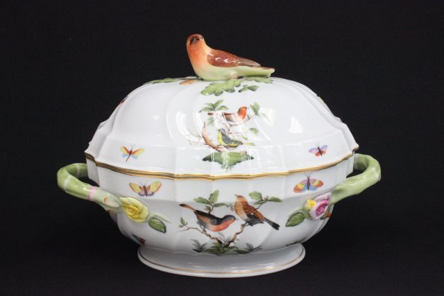 Herend covered casserole "Rothschild" pattern: Approx. 9" H x 12.75" W (handle to handle) x 8" D. (3389) Good condition.
