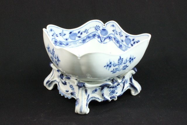 Meissen porcelain serving dish & pedestal: Crossed sword mark on pedestal. Dish, approx. 10" W. (4023)
