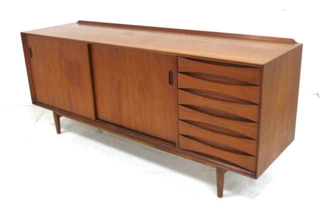 Arne Vodder for Sibast sideboard: Circa 1960. In teak.