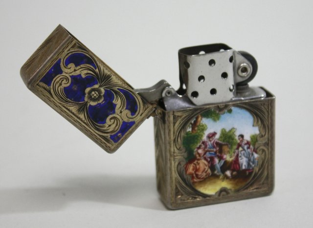 Silver and Enamel Lighter Case: Silver and enamel lighter case