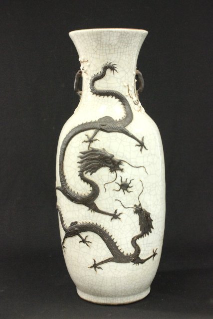 Asian porcelain vase with dragon motif (1 of 7)