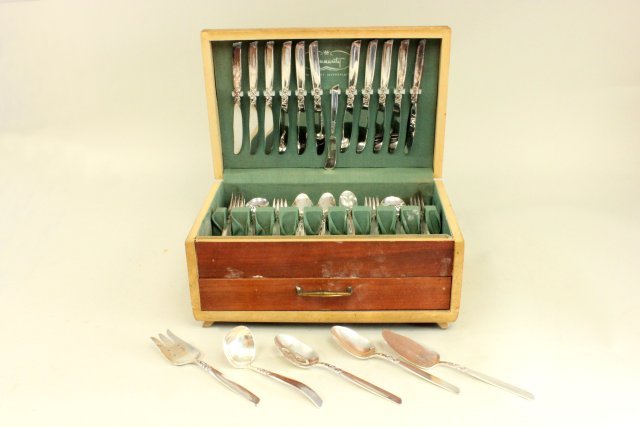 Silver Plate Flatware Set (1 of 5)