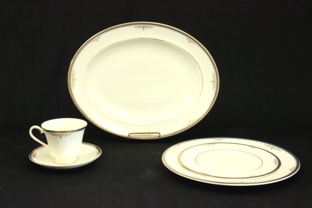Minton Partial Marlborough Pattern Service (1 of 6)