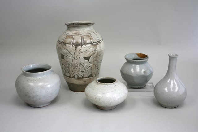 5 Antique Korean Vases (1 of 7)