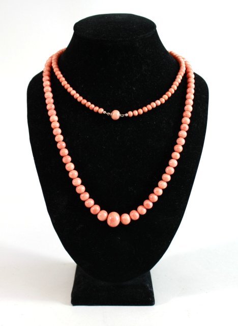 Graduated Coral Beaded Necklace (1 of 5)