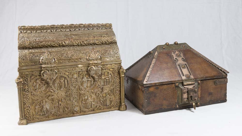 Lot of 2 Boxes (1 of 5)