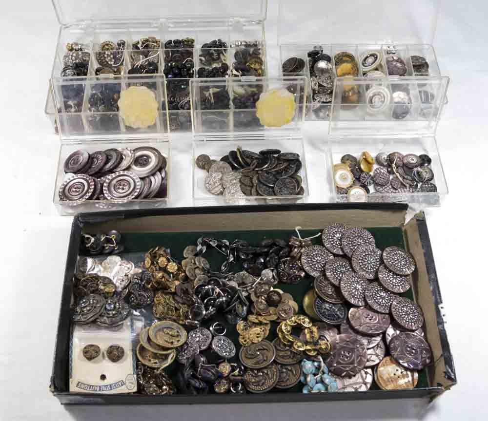Lot of Vintage Buttons (1 of 7)