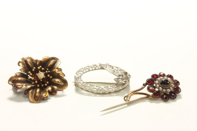 3 Antique Gold Pins (1 of 4)