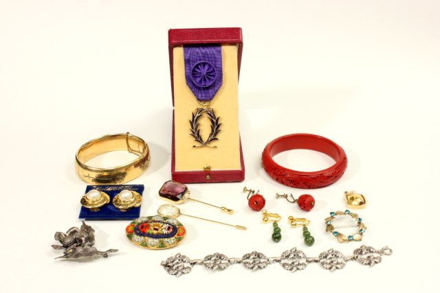 Costume Jewelry Lot (1 of 7)