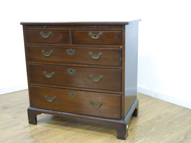 Colonial Williamsburg Kittinger Bachelors Chest (1 of 5)