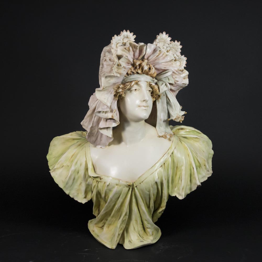 Teplitz Bust of a Female Regent (1 of 5)