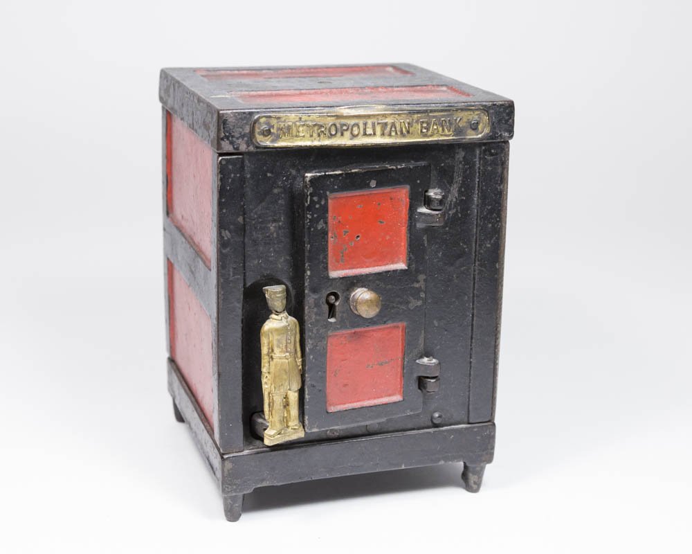 Metropolitan Cast Iron Safe Bank (1 of 5)