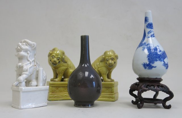 3 Chinese Porcelain Foo Dogs & Pair Vases (1 of 4)